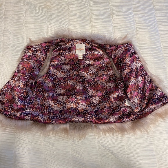 COPY - Faux fur vest. New without tags. Never been worn!! - Picture 3 of 3